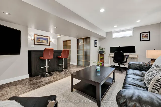 Additional image 20 of 162 EVERGLADE Cres