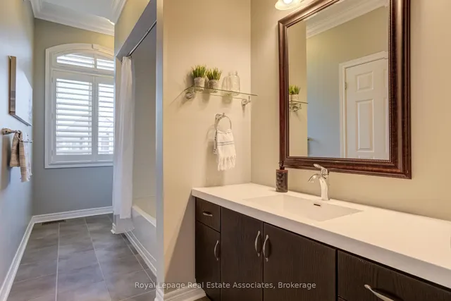 Additional image 34 of 235 Jessie Caverhill Passage