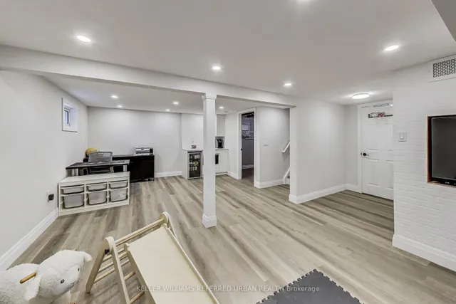 Additional image 25 of 116 Fallingdale Cres
