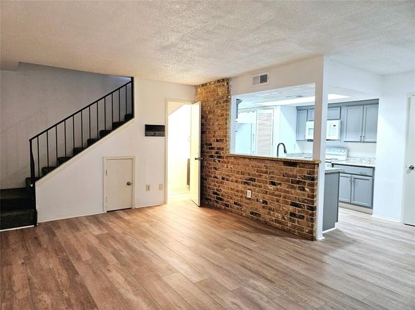 5670 Birchmont Dr APT C, Houston, TX 77091