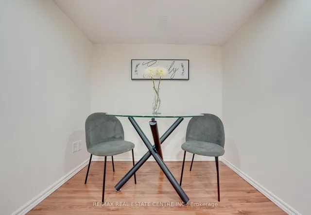 Additional image 29 of 32 Queen Anne Dr