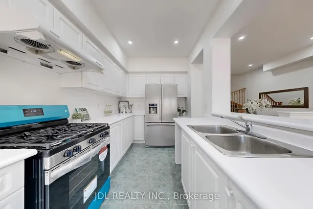 Additional image 10 of 52 Wyper Sq