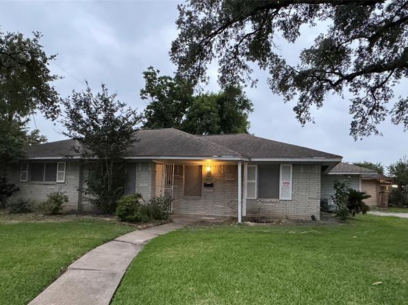 1102 Laurentide St, Houston, TX 77029