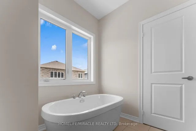 房产图片 33 - 873 Logan Dr