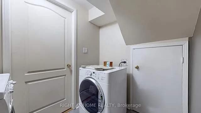 Additional image 30 of 58 Stagecoach Circ