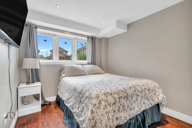 Additional image 36 of 939 Zeller Cres