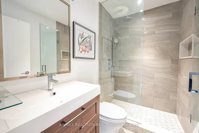 Additional image 15 of 886 Pape Ave