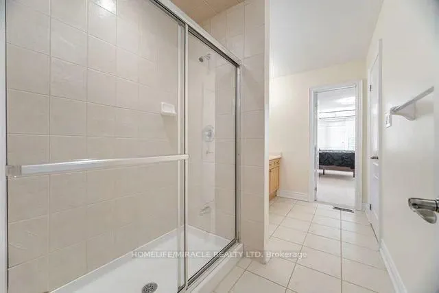 Additional image 33 of 2373 Rideau Dr