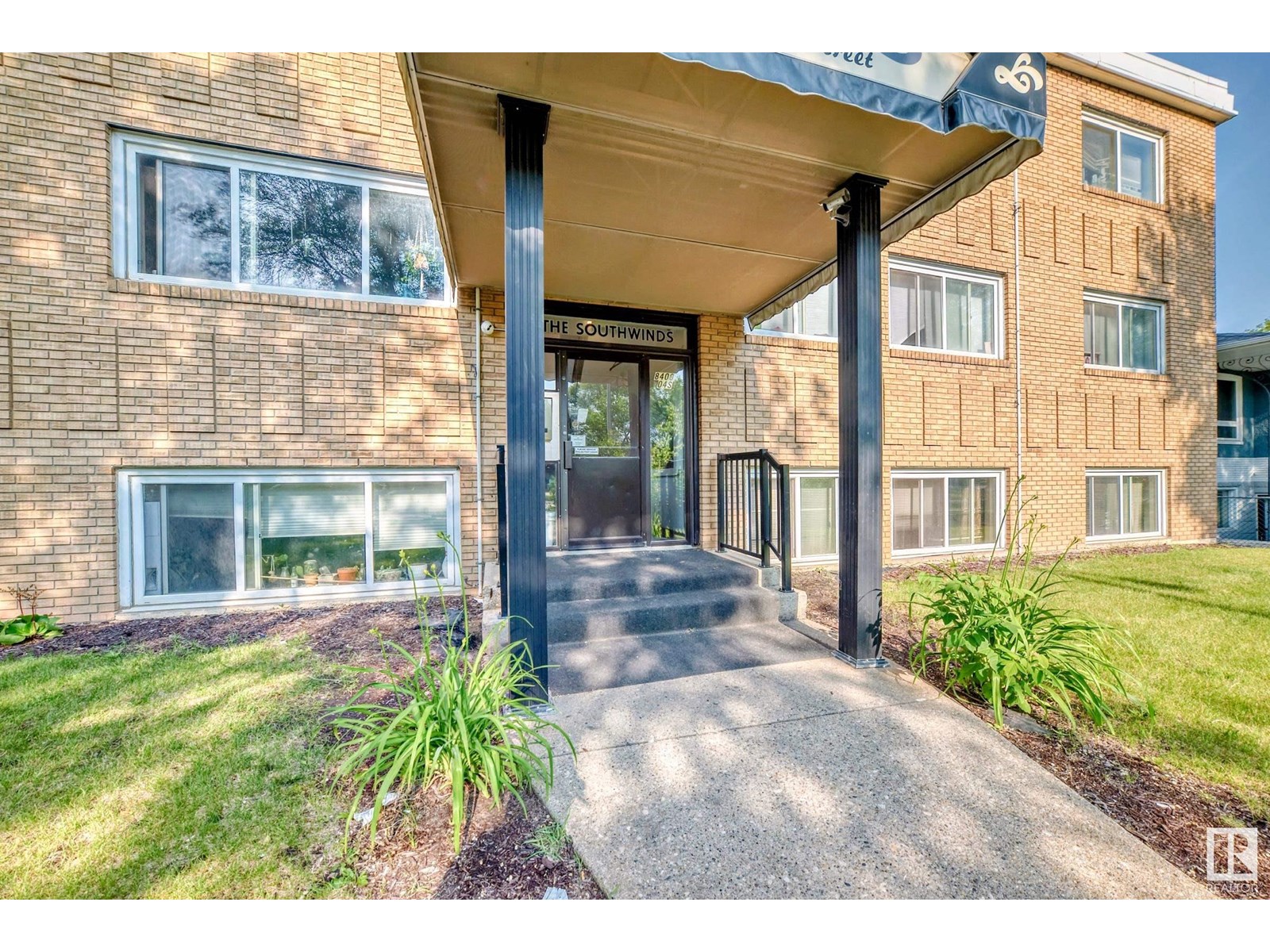 #5 8406 104 ST NW|Edmonton, Alberta T6E4G2