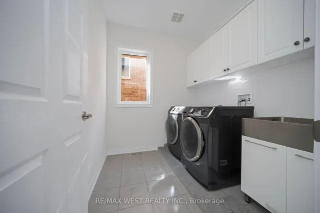 房产图片 27 - 198 Jessie Caverhill Pass