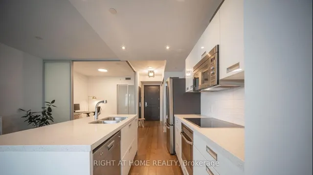 Additional image 19 of 88 Park Lawn Rd Unit 1010