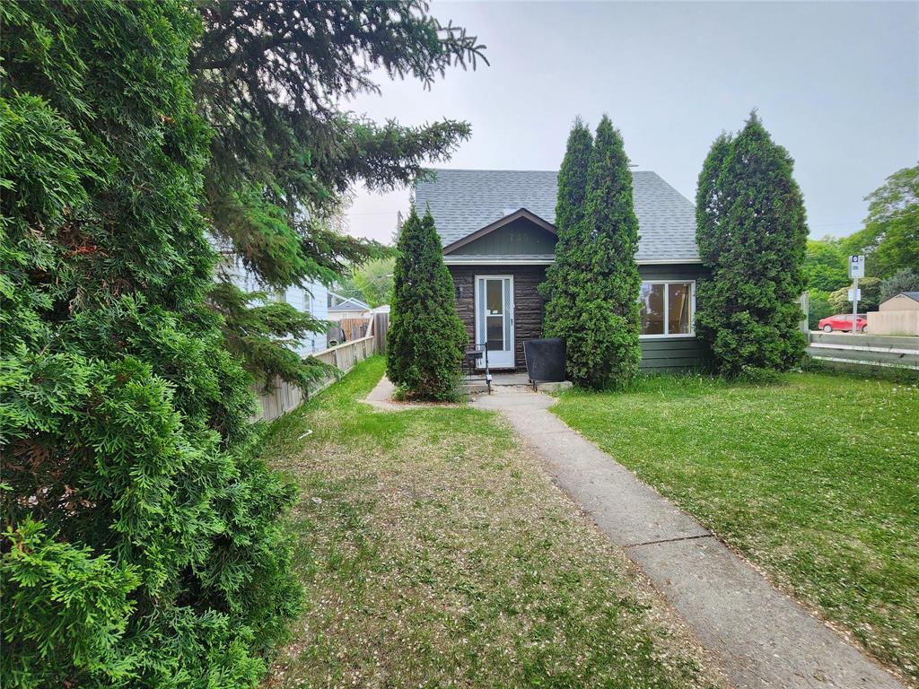 735 Ebby Avenue|Winnipeg, Manitoba R3M2H1