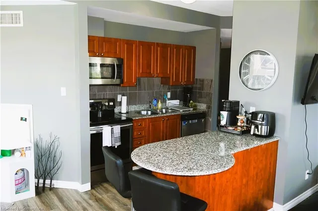 Additional image 3 of 135 James St Unit 701