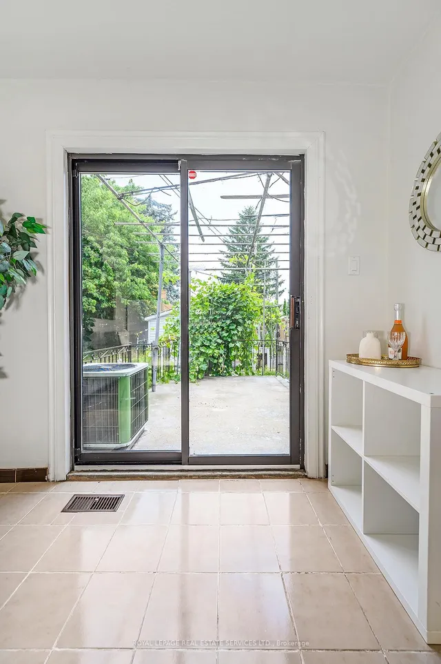 Additional image 20 of 393 Glenholme Ave