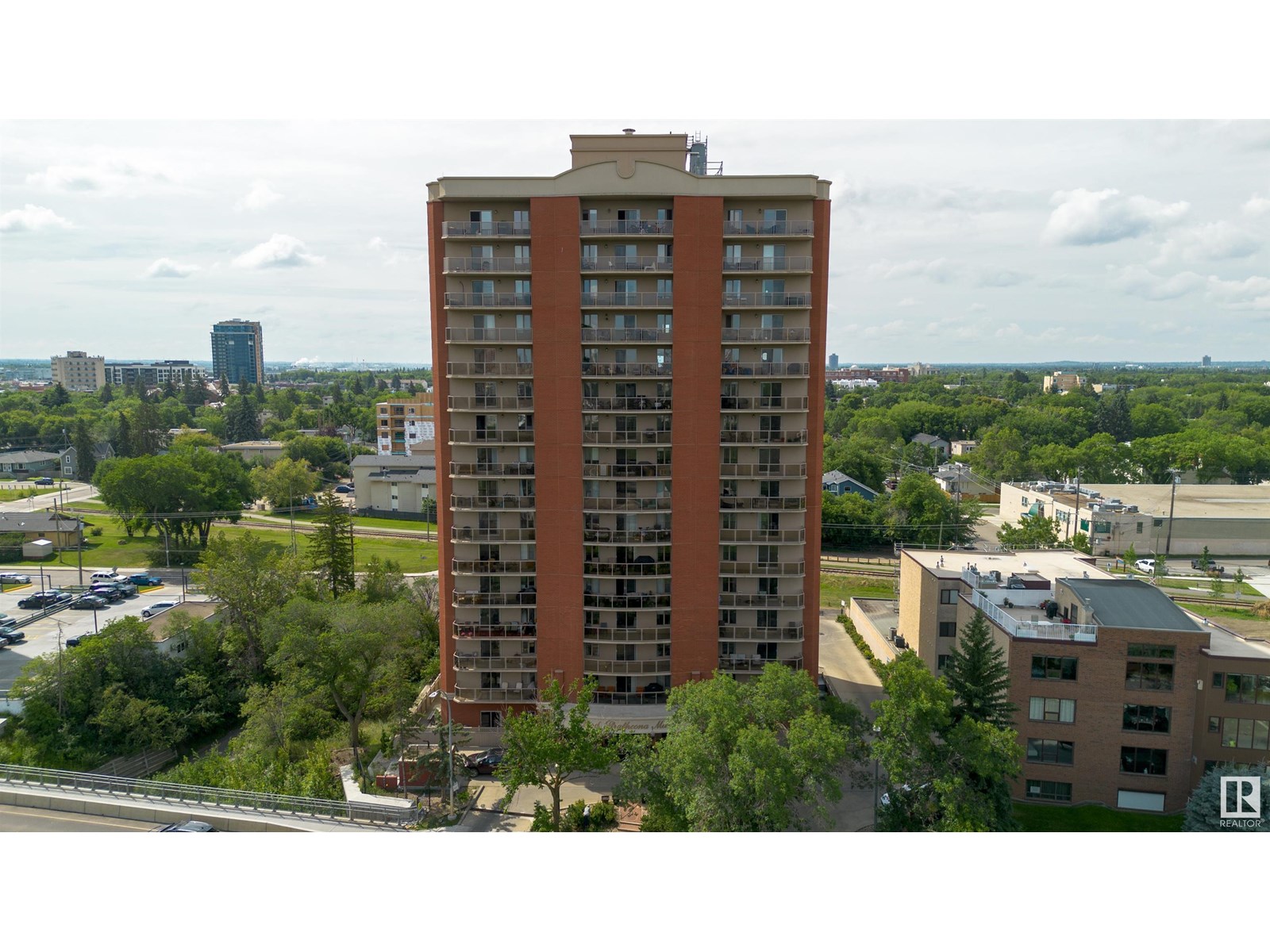 #1101 10649 SASKATCHEWAN DR NW|Edmonton, Alberta T6E6S8