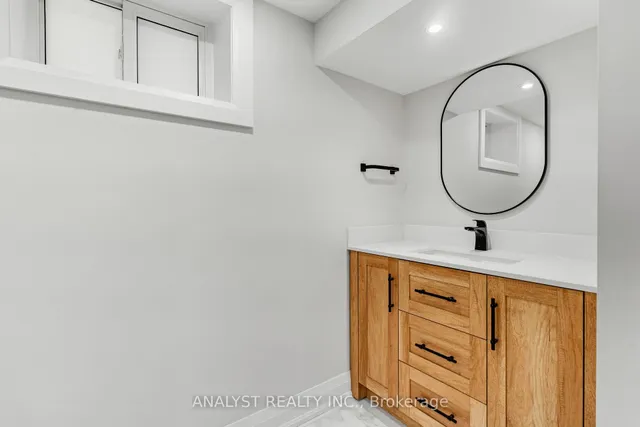 Additional image 34 of 42 Smithfield Dr