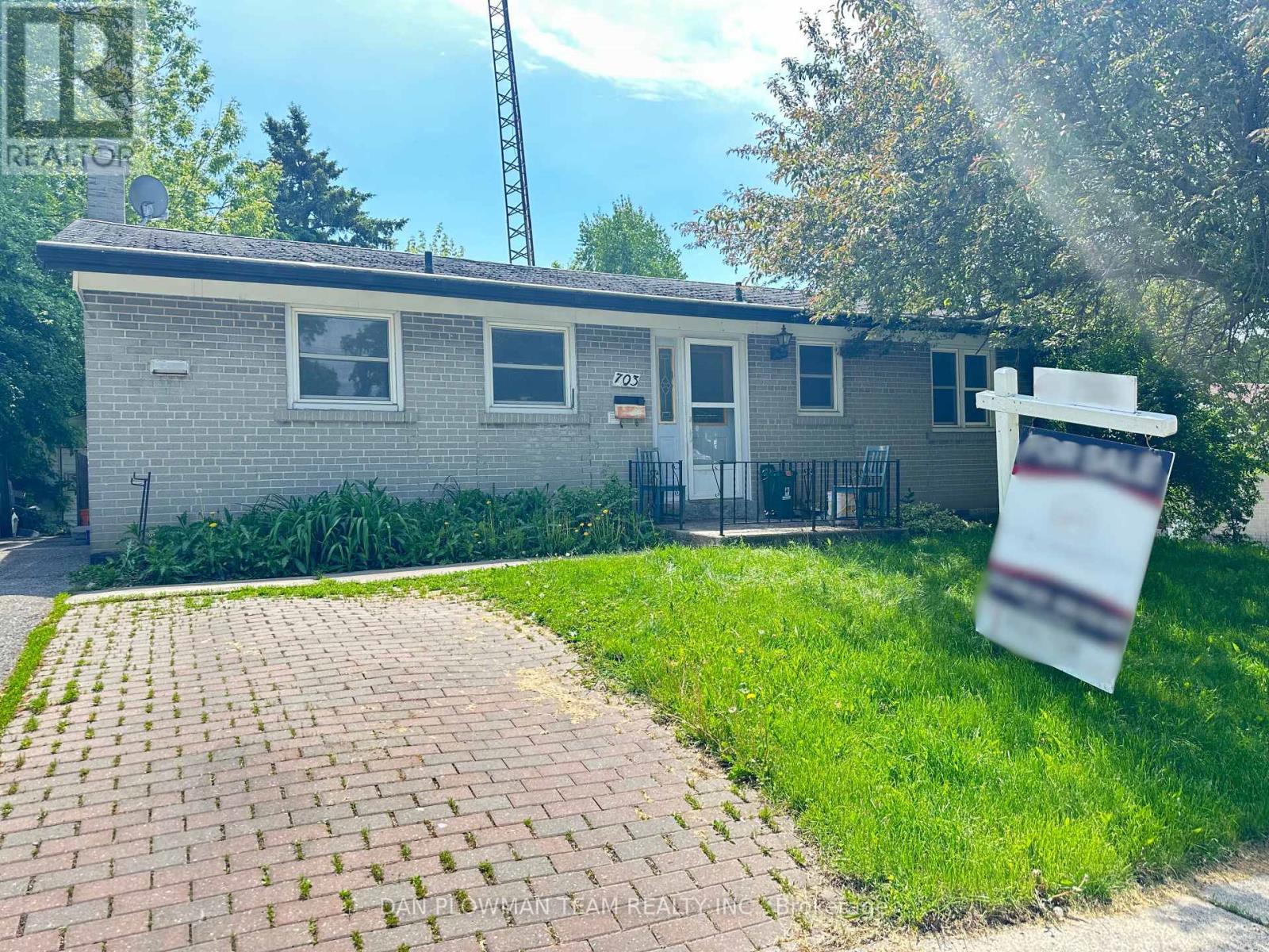 Property image for 703 CLARENCE DRIVE|Whitby (Downtown Whitby), Ontario L1N1E3