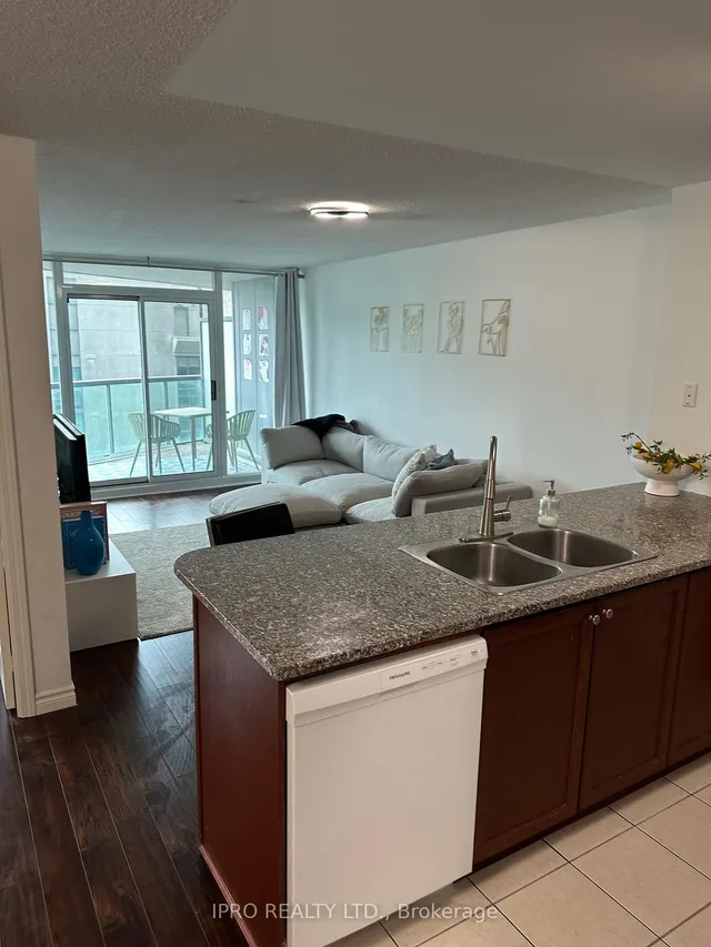 Additional image 10 of 30 Grand Trunk Cres Unit 2015