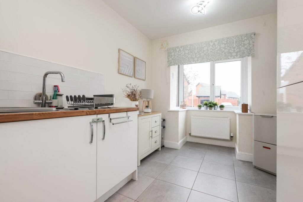 Additional image 4 of Compton Way B33