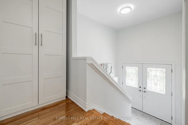 Additional image 10 of 27 Apache Tr