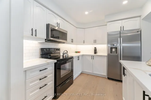 Additional image 13 of 900 Brassard Circ