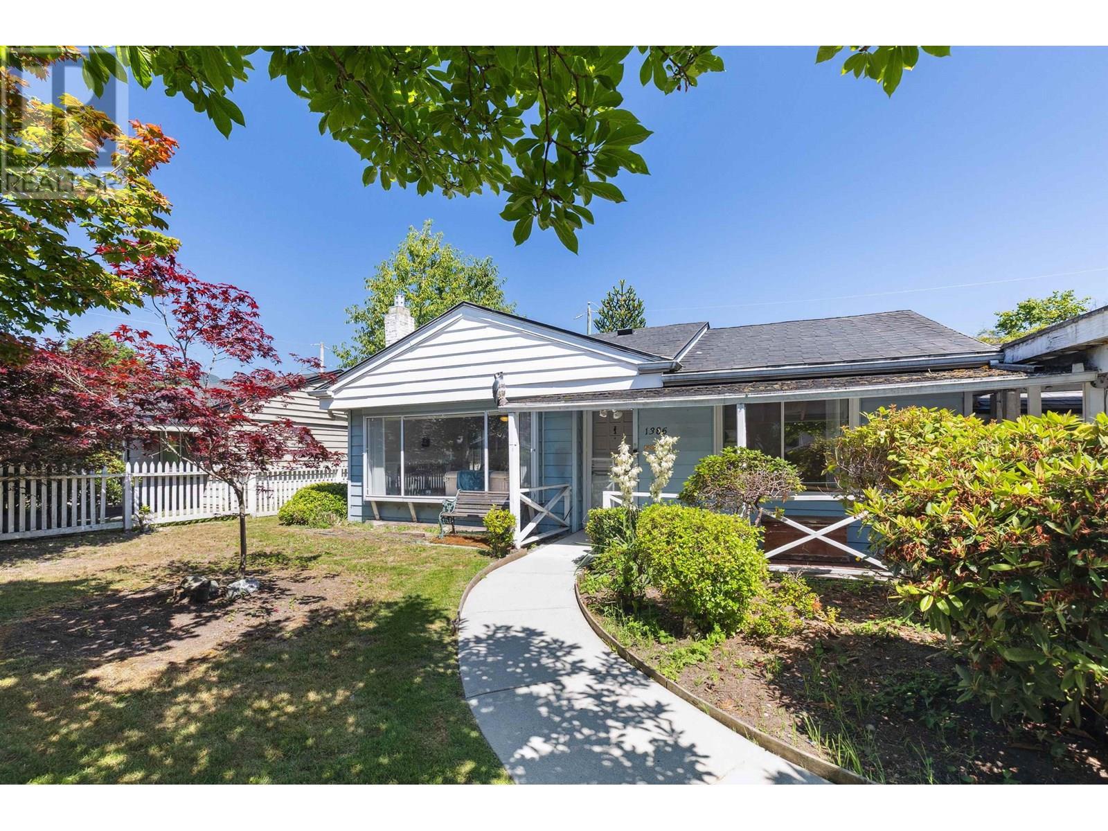 1386 TATLOW AVENUE|North Vancouver, British Columbia V7P2Z6