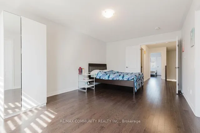 Additional image 24 of 100 Folgate Cres