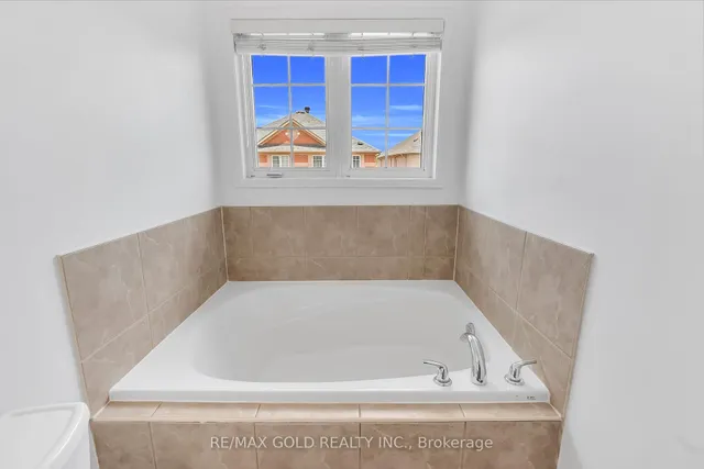 Additional image 33 of 144 Crystalview Cres