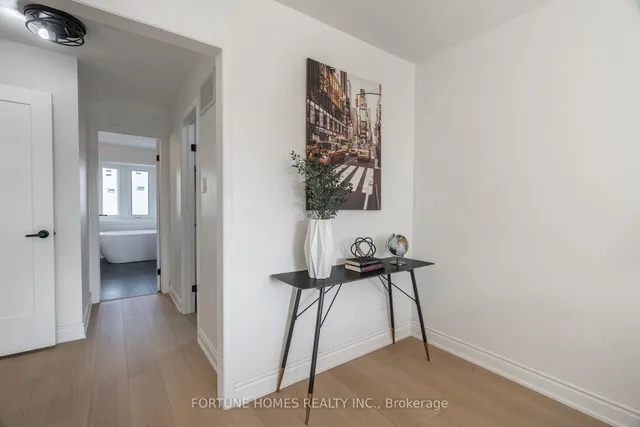 Additional image 28 of 31 Ortona Dr