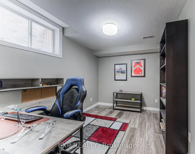 Additional image 37 of 403 Moorlands Cres