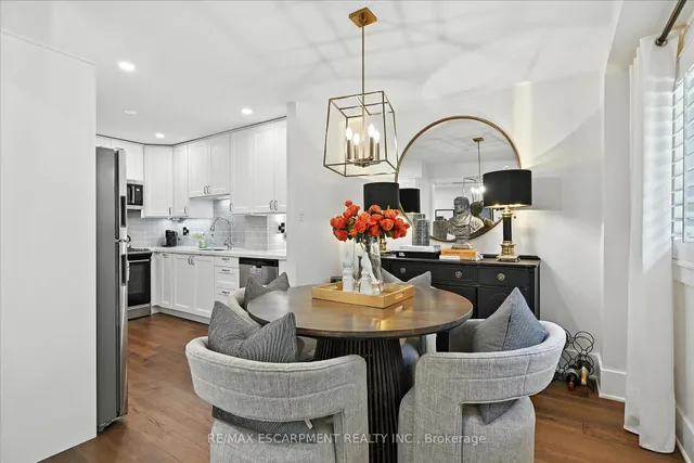 Additional image 11 of 445 Woodview Rd