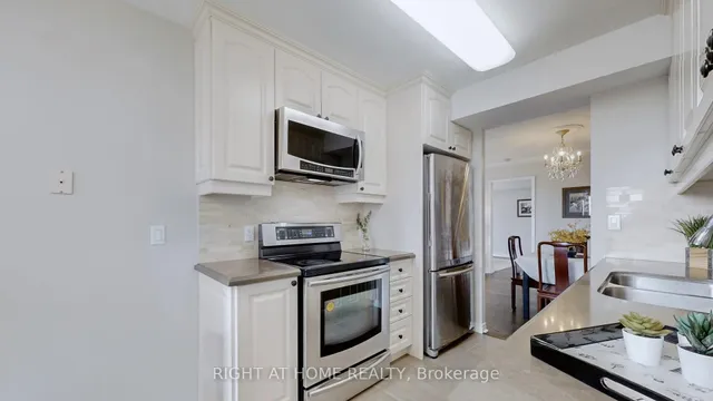 Additional image 14 of 18 Parkview Ave Unit 906