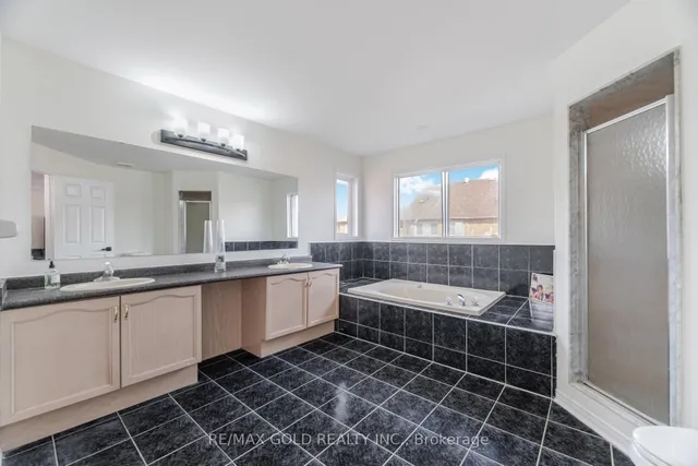 Additional image 25 of 32 Hollybush St