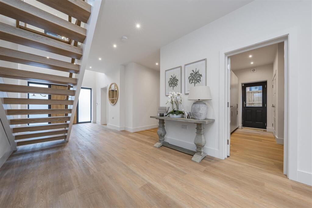 Additional image 4 of Bucknalls Drive, Bricket Wood, St. Albans