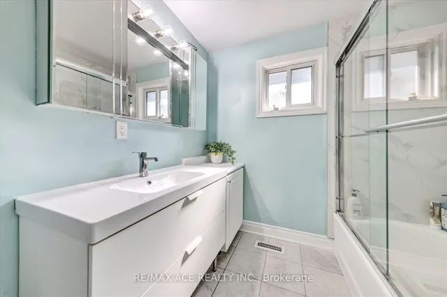 Additional image 27 of 88 Courtleigh Sq