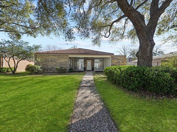 1011 Arrow Hill Rd, Houston, TX 77077