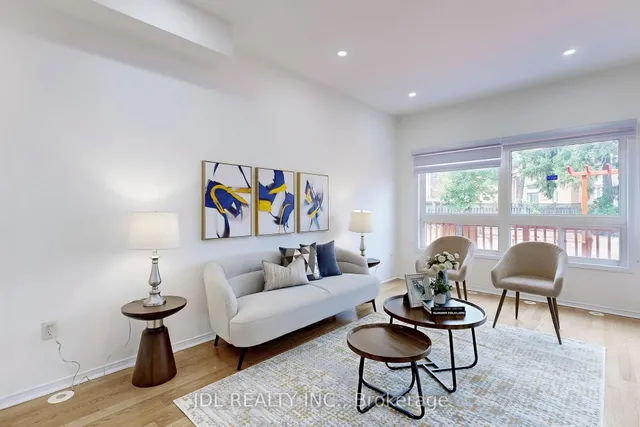 Additional image 3 of 52 Wyper Sq