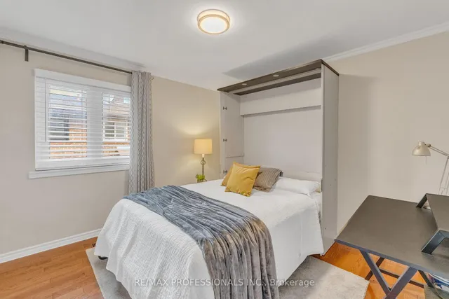 Additional image 28 of 53 Decarie Circ