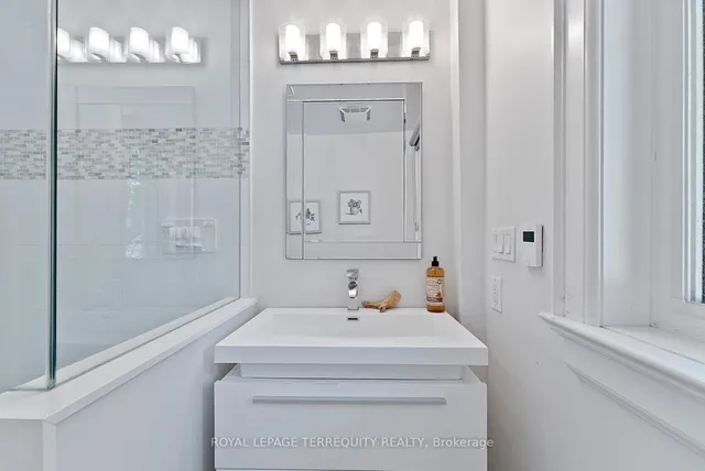 Additional image 35 of 7 Roe Ave