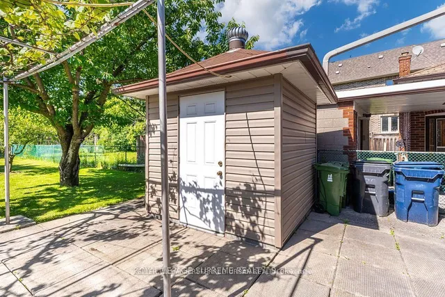 Additional image 31 of 74 Roberta Dr