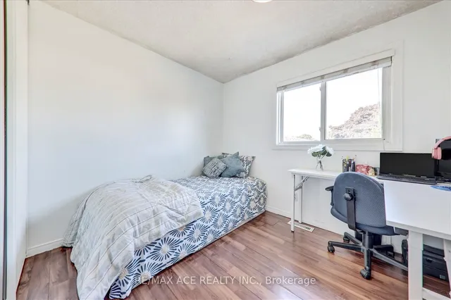 Additional image 30 of 88 Courtleigh Sq