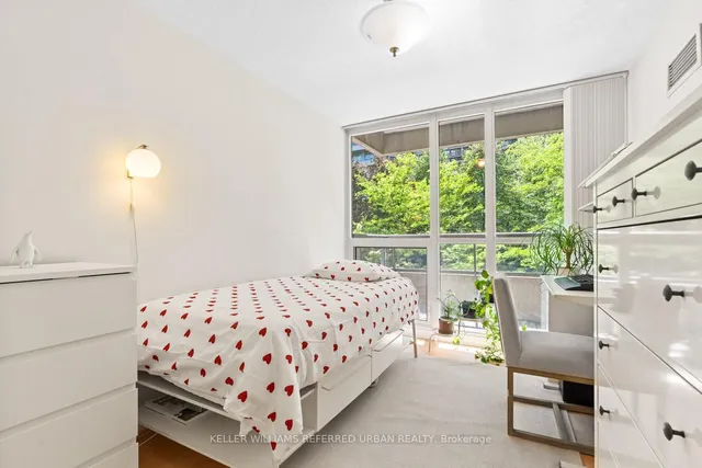 Additional image 25 of 35 Hollywood Ave Unit 211