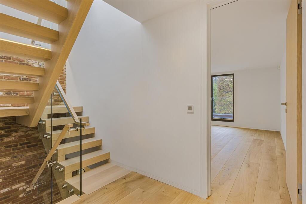 Additional image 14 of Pine Grove, Brookmans Park, Hatfield