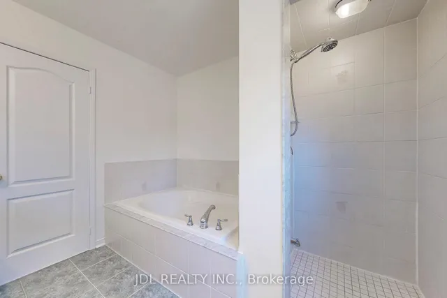 Additional image 33 of 52 Wyper Sq