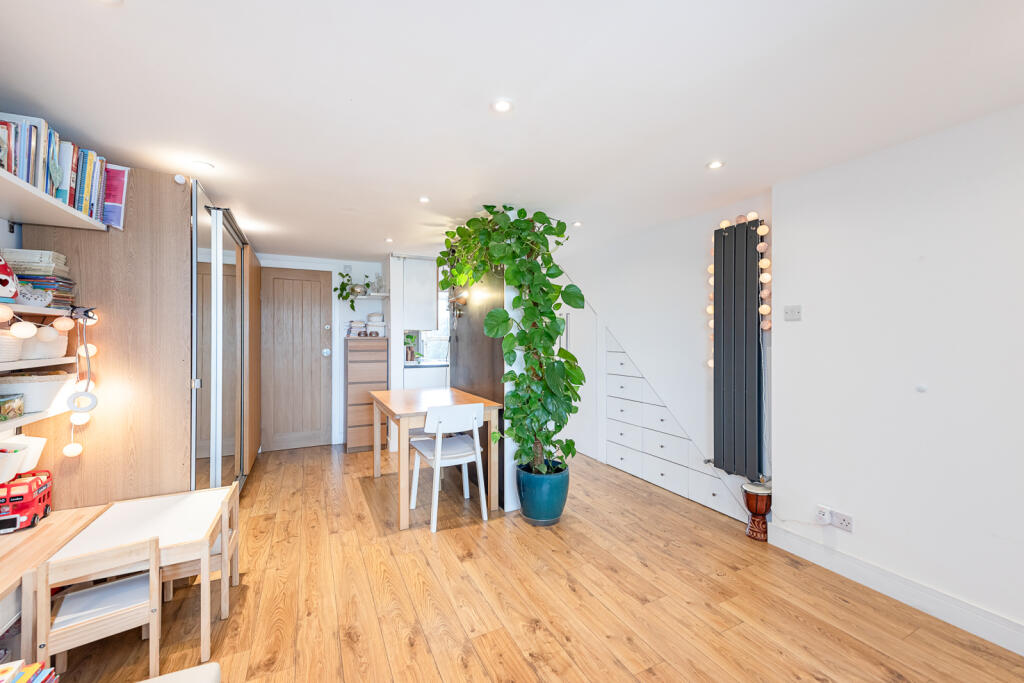 Additional image 5 of Bennetts Close, Colney Heath, St Albans, Hertfordshire, AL4