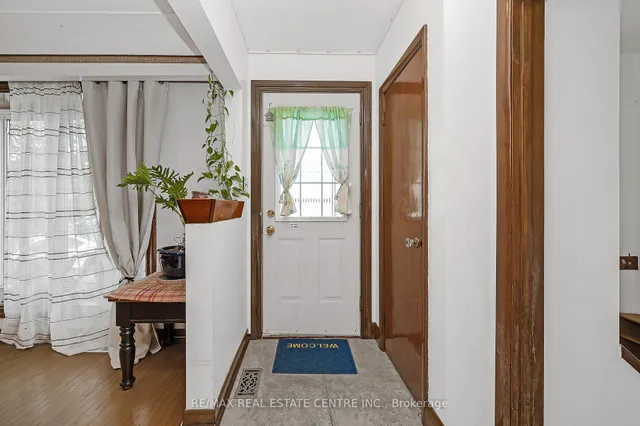 Additional image 6 of 676 Upper Wentworth St