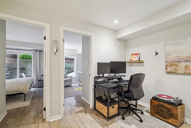 Additional image 16 of 18 Laidlaw St Unit 1016