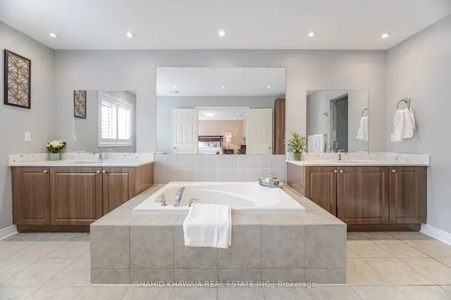 Additional image 26 of 355 Bessborough Dr