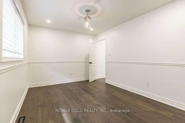 房产图片 21 - 30 Deerglen Dr