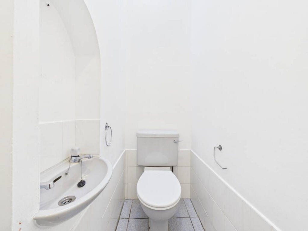 Additional image 16 of St. Catherine Street, Banff, AB45